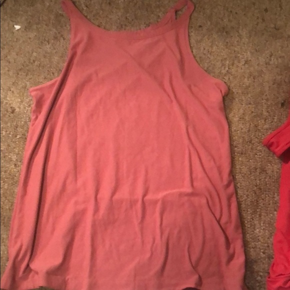 Tank tops - Picture 2 of 4